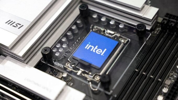 特朗普與英特爾·博斯(Intel Boss)會面,要求他辭職 特朗普與英特爾·博斯(Intel Boss)會面,要求他辭職