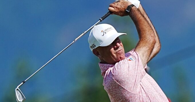 Stewart Cink Shots 64，在波音經典賽中獲得了三個射擊優勢