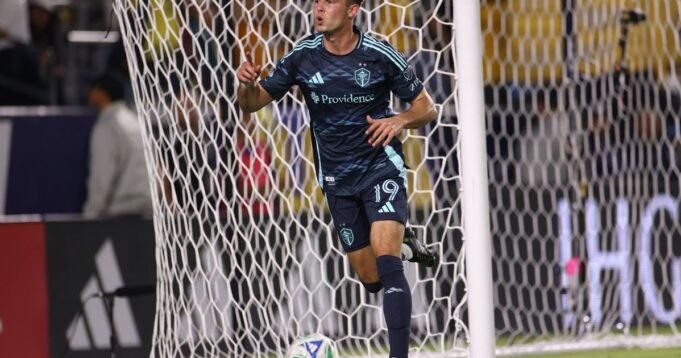 Danny Musovski網架，Nounders Top Galaxy作為不敗的奔跑命中10