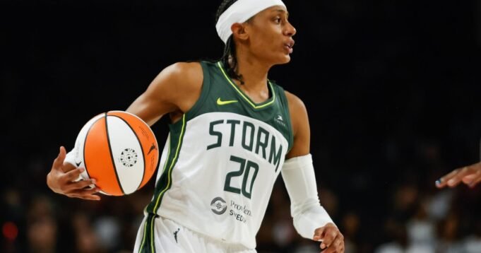 明星後衛布麗特尼·賽克斯（Brittney Sykes）加入了Storm，尋找季后賽職業。你會得到嗎？