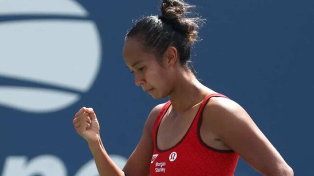 萊拉·費爾南德斯(Layla Fernandez)在美國公開賽上獲勝後,報告了她著名的英勇會議 萊拉·費爾南德斯(Layla Fernandez)在美國公開賽上獲勝後,報告了她著名的英勇會議
