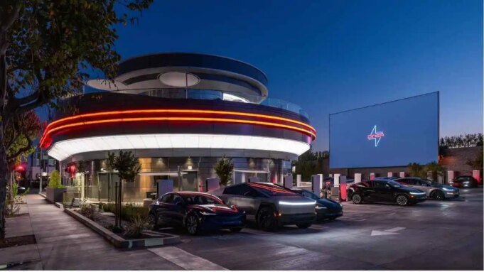 特斯拉(Tesla)在西好萊塢(West Hollywood 特斯拉(Tesla)在西好萊塢(West Hollywood