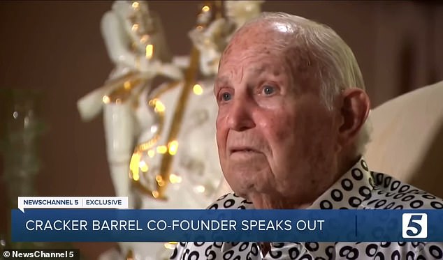 Cracker Barrel的創始人,93 Cracker Barrel的創始人,93
