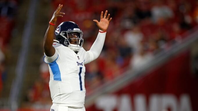 Tittans的Rocky QB Cameron Ward在第一個中贏得了TD驅動領先優勢 Tittans的Rocky QB Cameron Ward在第一個中贏得了TD驅動領先優勢