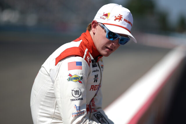 他的父親在“尷尬”秋天后，父親從NASCAR Conor Zeilich狩獵
