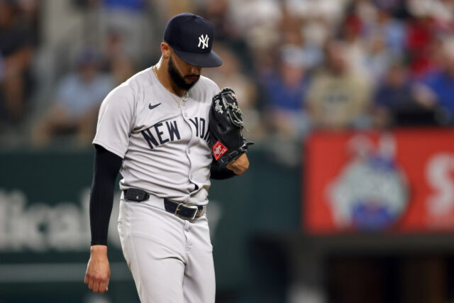 傳奇的廣播公司Yanxiz警告Divin Williams到Aaron Bon