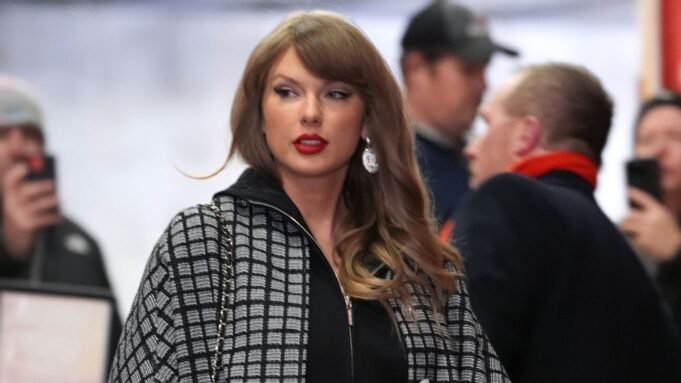 泰勒·斯威夫特·傑森(Taylor Swift Jason),呼籲出現在凱爾斯(Kelce)的“新高度”(New Heights) 泰勒·斯威夫特·傑森(Taylor Swift Jason),呼籲出現在凱爾斯(Kelce)的“新高度”(New Heights)