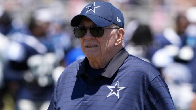 牛仔的傑里·瓊斯(Jerry Jones)在第四階段的黑色素瘤之後說“沒有腫瘤” 牛仔的傑里·瓊斯(Jerry Jones)在第四階段的黑色素瘤之後說“沒有腫瘤”
