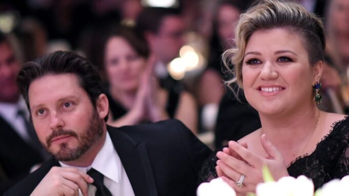 凱利·克拉克森(Kelly Clarkson)的前布蘭登·布萊克斯托克(Brandon Blackstock)前助理 凱利·克拉克森(Kelly Clarkson)的前布蘭登·布萊克斯托克(Brandon Blackstock)前助理