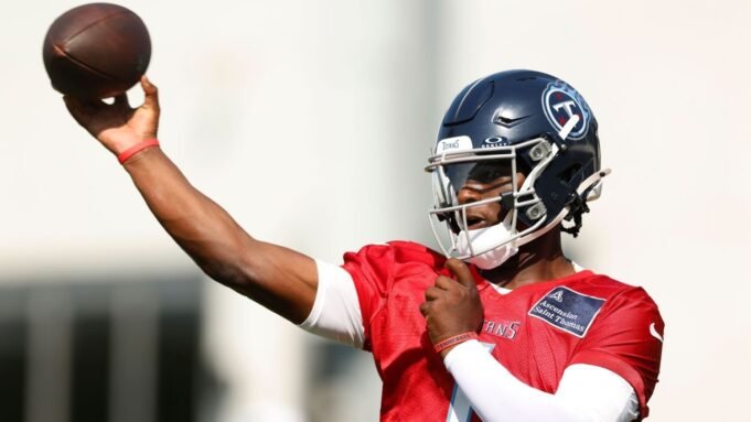 新秀卡梅隆·沃德（Rookie Cameron Ward）說，泰坦隊可以在前十名中犯罪
