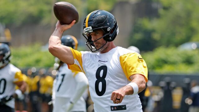 亞倫·羅傑斯(Aaron Rodgers)週四將不會在周四的季前賽鋼人隊決賽中踢球 亞倫·羅傑斯(Aaron Rodgers)週四將不會在周四的季前賽鋼人隊決賽中踢球