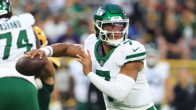 亞倫·格倫(Aaron Glenn)在賈斯汀·菲爾德(Justin Fields 亞倫·格倫(Aaron Glenn)在賈斯汀·菲爾德(Justin Fields