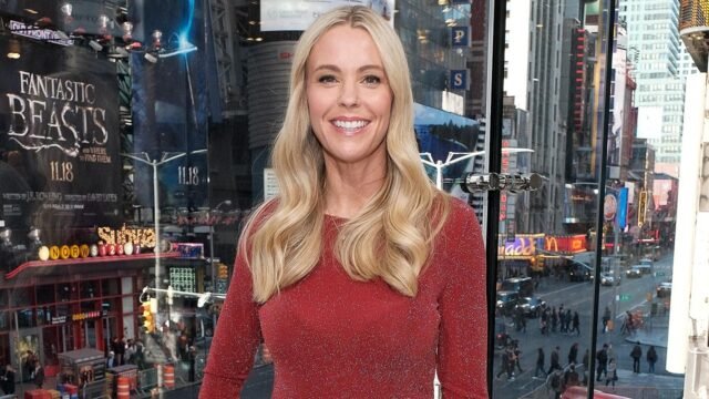 1755693660_kate-gosselin-red-shirt.jpg