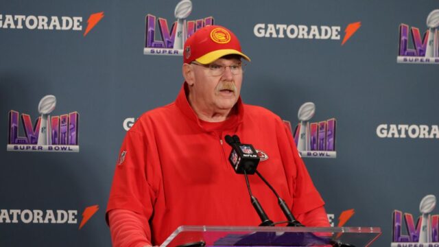 報告 – 子彈以酋長的位置開火。 ”安迪·里德(Andy Reid)於24年 報告 – 子彈以酋長的位置開火。 ”安迪·里德(Andy Reid)於24年