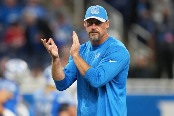 里昂教練丹·坎貝爾（Dan Campbell）QB Hendon Hoker建議現場發生變化