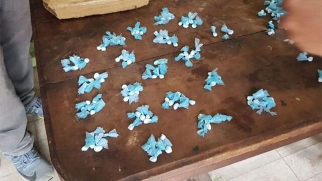 小隊：偉大的警察被部署到商人停下來綁架可卡因