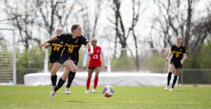 退縮獎金首先獲得Mizzou Soccer的排名,在輸掉2-1 vs Memphis方面仍在繼續 退縮獎金首先獲得Mizzou Soccer的排名,在輸掉2-1 vs Memphis方面仍在繼續