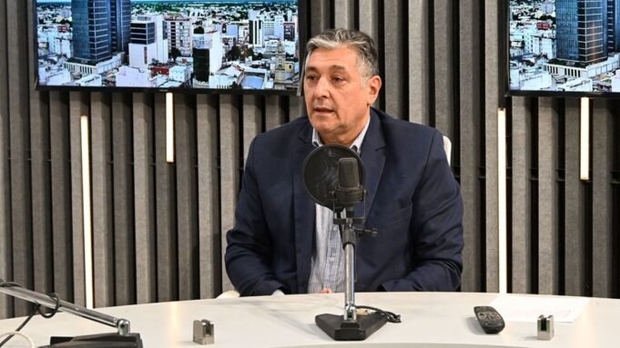 羅傑·內迪亞尼(Roger Nediani)為統治者發起了候選人資格, 羅傑·內迪亞尼(Roger Nediani)為統治者發起了候選人資格,