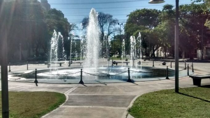 8月13日，星期三，在聖地亞哥德斯托（Santiago del Esto）：中等和26°C