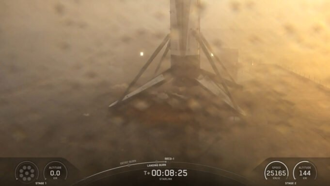 SpaceX將28個星際鏈接衛星發送到軌道。完成第400 Falcon 9的駕駛著陸（視頻）