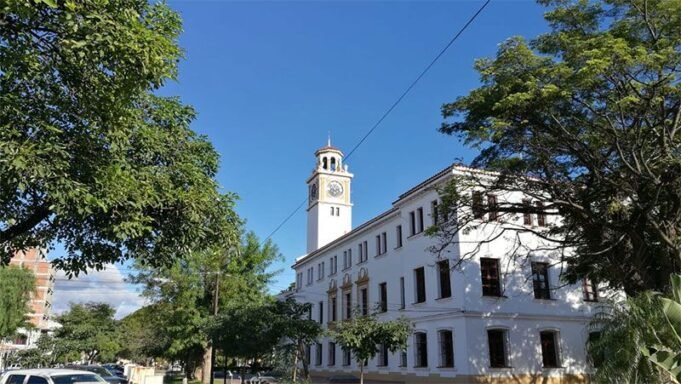 8月28日星期四在聖地亞哥德斯托（Santiago del Esto）：基爾·天空（Kiel Sky）最多27攝氏度