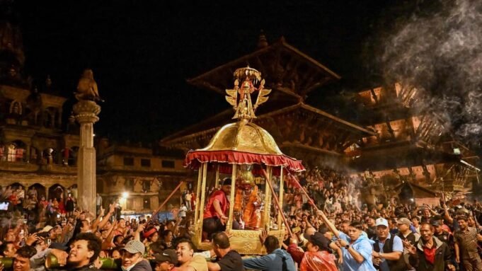 允許印度教的聖人在尼泊爾的一座寺廟中裸露