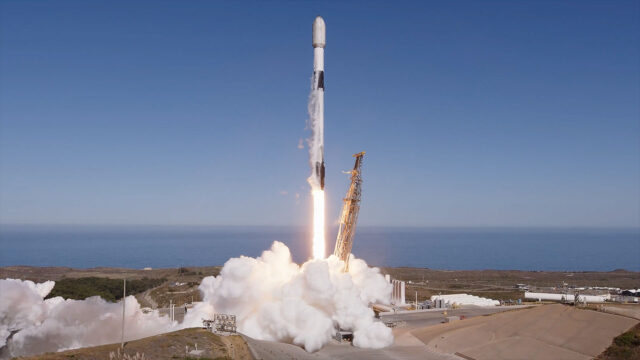 SpaceX將24顆星條衛星發送到軌道上,以推出第100 falcon 9。 SpaceX將24顆星條衛星發送到軌道上,以推出第100 falcon 9。