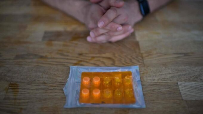 據稱他失去了嬰兒，並使他的前伴侶用墮胎藥製成