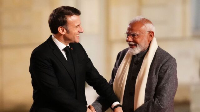 PM Modi與法國的Emmanuel Macron交談，討論了烏克蘭戰爭