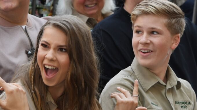 賓迪·歐文(Bindi Irwin)透露,他離開了澳大利亞動物園來支持他的兄弟 賓迪·歐文(Bindi Irwin)透露,他離開了澳大利亞動物園來支持他的兄弟