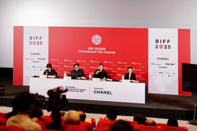 釜山電影節介紹了比賽的首屆構成，其中包括十個世界首演