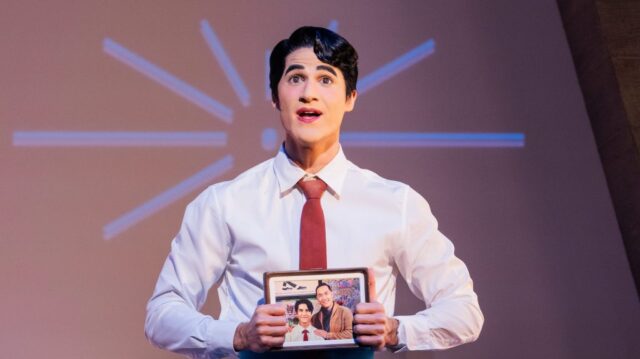 達倫·克里斯(Darren Criss)放鬆後返回“也許是幸福的結局” 達倫·克里斯(Darren Criss)放鬆後返回“也許是幸福的結局”