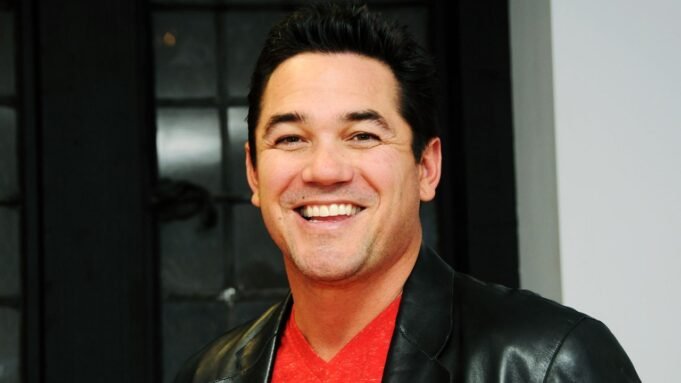 迪恩·凱恩(Dean Cain)成為支持移民制裁工作的冰原代理商 迪恩·凱恩(Dean Cain)成為支持移民制裁工作的冰原代理商
