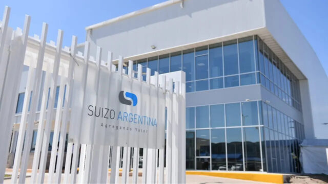 Eduardo Kovalivker出現在Commodoro Py中,展示了他的政治手機 Eduardo Kovalivker出現在Commodoro Py中,展示了他的政治手機