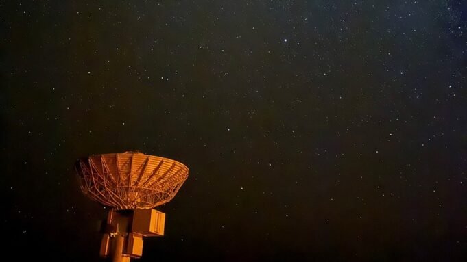 美國空間沿著新的衛星空間空間遵循。