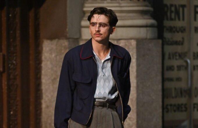 蒂莫西·查拉梅特(TimothéeChalamet)達到乒乓球的大小 蒂莫西·查拉梅特(TimothéeChalamet)達到乒乓球的大小