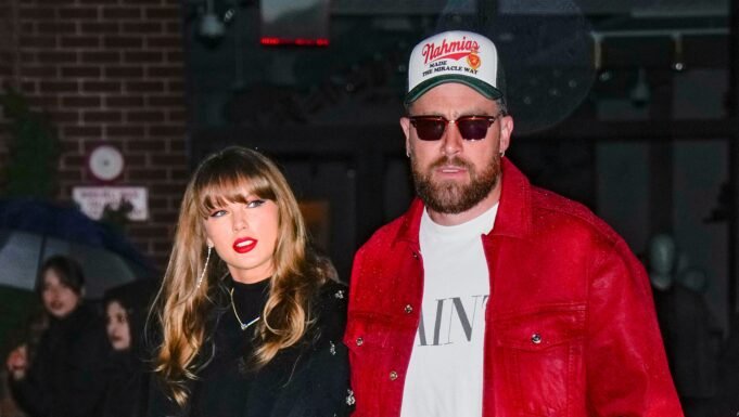 泰勒·斯威夫特(Taylor Swift)參與特拉維斯·凱爾卡(Travis Kelka)嗎? TS12廣告之間的更新 – 好萊塢生活 泰勒·斯威夫特(Taylor Swift)參與特拉維斯·凱爾卡(Travis Kelka)嗎? TS12廣告之間的更新 – 好萊塢生活