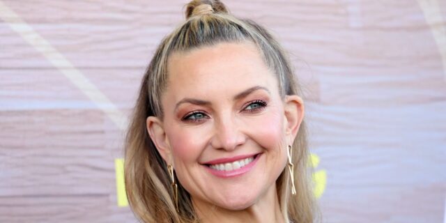 凱特·哈德森(Kate Hudson),歐洲小藍色比基尼運動 凱特·哈德森(Kate Hudson),歐洲小藍色比基尼運動
