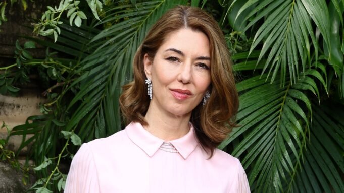 受到索非亞·科波拉(Sofia Coppola)的“瑪麗·安托瓦內特(Marie Antoinette)”服裝的啟發 受到索非亞·科波拉(Sofia Coppola)的“瑪麗·安托瓦內特(Marie Antoinette)”服裝的啟發