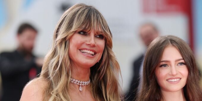 Heidi Klum和他的女兒Leni Coordinat Sheer緊身胸衣在威尼斯 Heidi Klum和他的女兒Leni Coordinat Sheer緊身胸衣在威尼斯