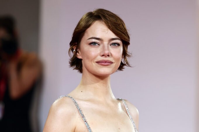 艾瑪·斯通（Emma Stone）為威尼斯電影節帶來了優雅