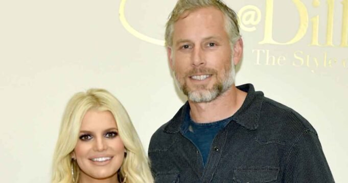 傑西卡·辛普森(Jessica Simpson)和埃里克·約翰遜(Eric Johnson)再次在拉斯維加斯飛行 傑西卡·辛普森(Jessica Simpson)和埃里克·約翰遜(Eric Johnson)再次在拉斯維加斯飛行