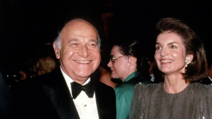 杰奎琳·肯尼迪·奧尼斯·莫里斯·塔普爾曼(Jacqueline-Kennedy-Onsis Morris Templeman)的同情 杰奎琳·肯尼迪·奧尼斯·莫里斯·塔普爾曼(Jacqueline-Kennedy-Onsis Morris Templeman)的同情