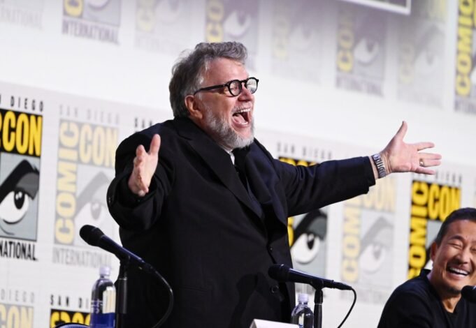 吉列爾莫·德爾·托羅(Guillermo del Toro)致電熱情好客的藝術總監 吉列爾莫·德爾·托羅(Guillermo del Toro)致電熱情好客的藝術總監