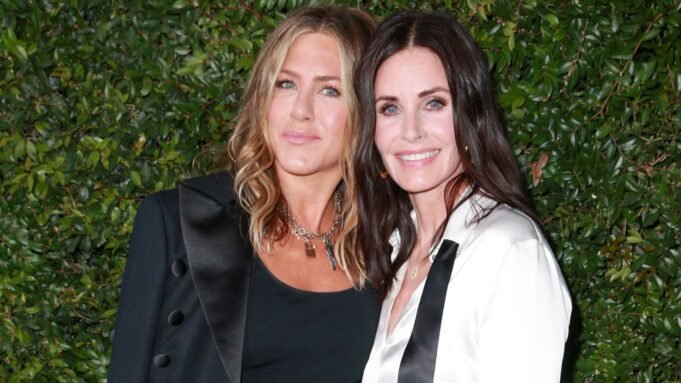Jennifer Aniston和Courteney Cox與她在Nobu的合作夥伴約會 Jennifer Aniston和Courteney Cox與她在Nobu的合作夥伴約會