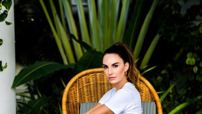 伊麗莎白·錢伯斯(Elizabeth Chambers 伊麗莎白·錢伯斯(Elizabeth Chambers