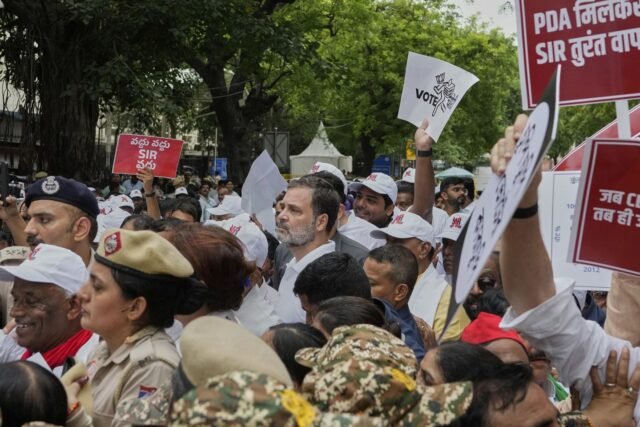 印度反對黨抗議反對選舉角色的有爭議的修改