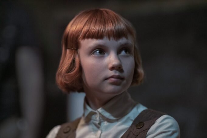 伊斯拉·約翰斯頓(Isla Johnston)在Jehanne d’Ar Baz Luhrmann的對話中 伊斯拉·約翰斯頓(Isla Johnston)在Jehanne d’Ar Baz Luhrmann的對話中