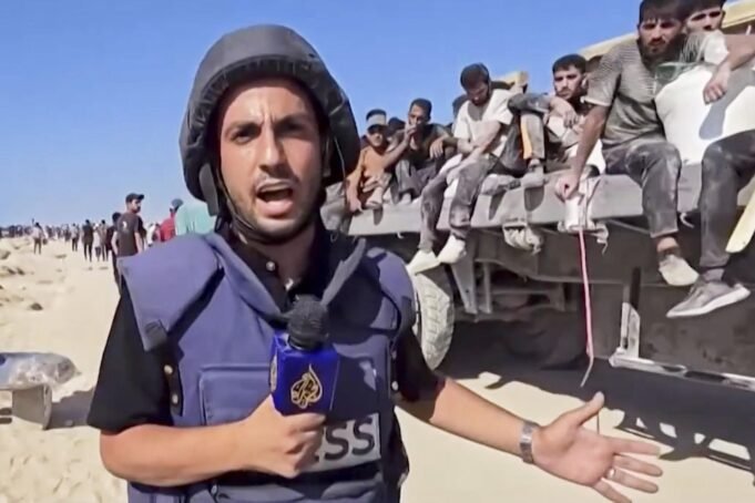 以色列的目標並殺死了半島電視台Anas al-Sharif的通訊員，而加沙記者的收費越來越嚴重