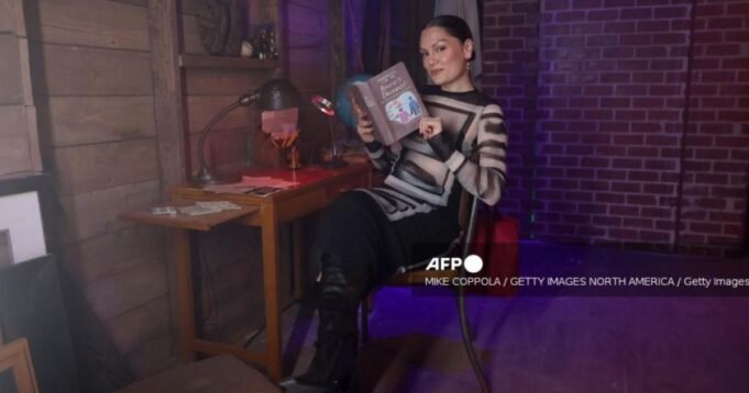 傑西·J（Jessie J）慶祝她的乳腺癌尚未發展
